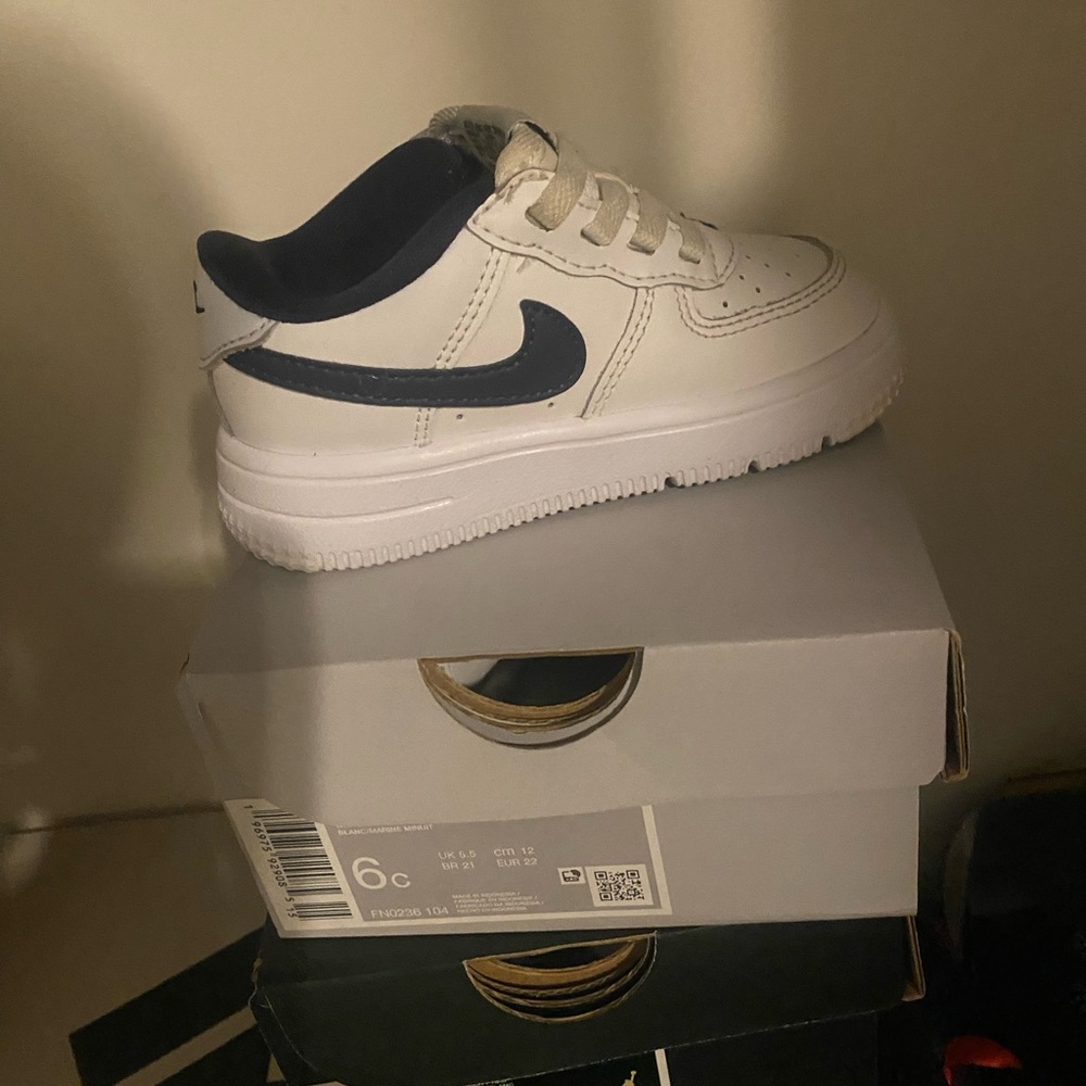 Nike White and Navy Toddler Sneakers